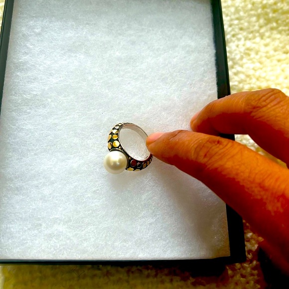 Like new John Hardy Women's White Dot Gold & Silver Pearl Ring - Picture 2 of 6